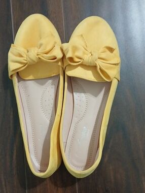 Yellow Bow-Accent Women's Ballet Flats